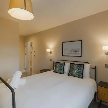 Apartamento Stylish Windsor Getaway W/ Balcony - Free Parking Exterior foto