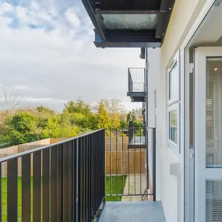 Apartamento Stylish Windsor Getaway W/ Balcony - Free Parking Exterior foto