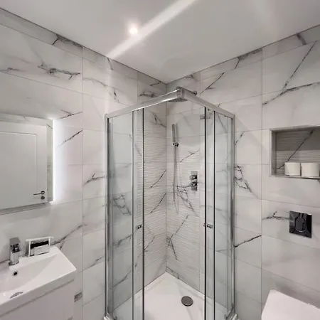 Apartamento Stylish Windsor Getaway W/ Balcony - Free Parking Exterior foto